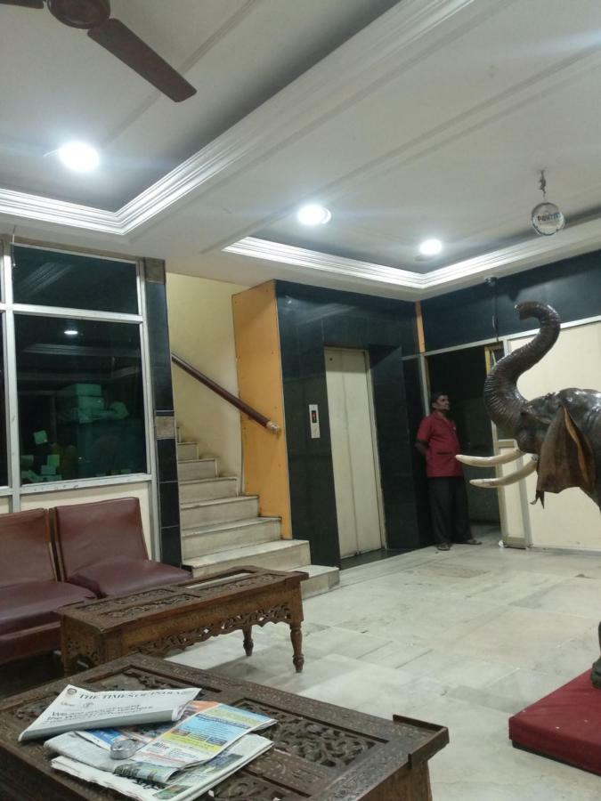 Hotel Dewans Residency Мисор Екстериор снимка